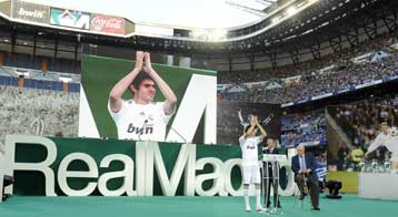 Το Νο 8 διάλεξε ο Κακά που αποθεώθηκε από 40.000 Μαδριλένους