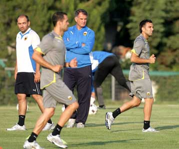 Δοκιμάζει Βραζιλιάνο μπακ ο Μπάγεβιτς