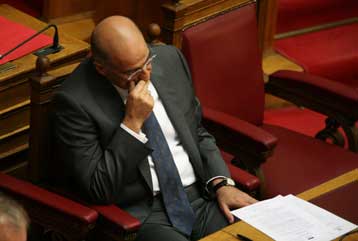 Σχόλια και αιχμές εντός της Βουλής για τη νέα ηγεσία στη Δικαιοσύνη