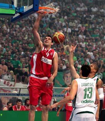 «Με ήθελαν και έμεινα» είπε ο Μπουρούσης για Ολυμπιακό