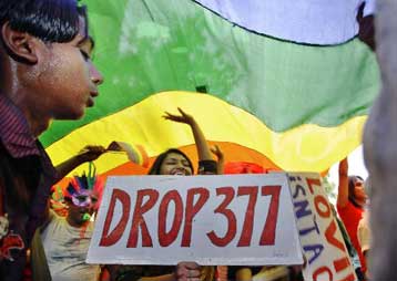 Ανοιξε ο δρόμος για τη νομιμοποίηση της ομοφυλοφιλίας στην Ινδία