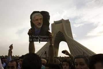 Κοινό μέτωπο μεταρρυθμιστών αμφισβητεί τη νομιμότητα της κυβέρνησης Αχμαντινετζάντ