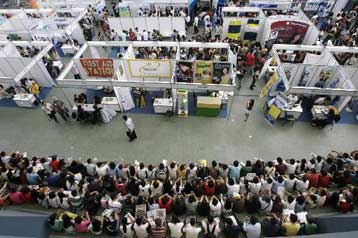 Σε υψηλό δεκαετίας, στο 9,5% αυξήθηκε τον Μάιο η ανεργία στην ευρωζώνη