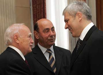 Κάλεσμα Παπούλια προς τα Σκόπια να εγκαταλείψουν τις εθνικιστικές πρακτικές