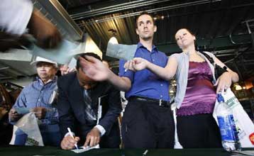 Περίπου 6,5 εκατ. θέσεις εργασίας έχουν χαθεί στις ΗΠΑ από τα τέλη του 2007