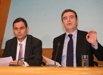 Δυσβάσταχτη η επιβάρυνση των νοικοκυριών από τα φοροεισπρακτικά μέτρα, λέει το ΠΑΣΟΚ