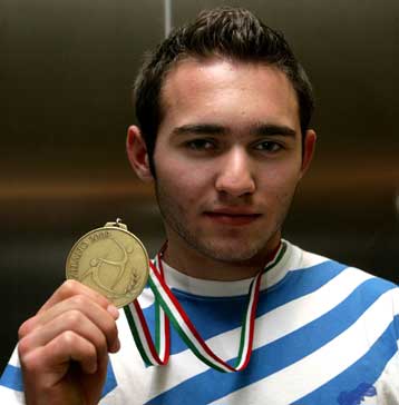 Πρώτος ο Κοσμίδης στις ασκήσεις εδάφους, τρίτη η Ζαφειράκη στο άλμα