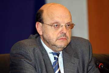 Το ΠΑΣΟΚ θέλει να προστατεύσει τα στελέχη του στην υπόθεση Siemens, λέει η κυβέρνηση