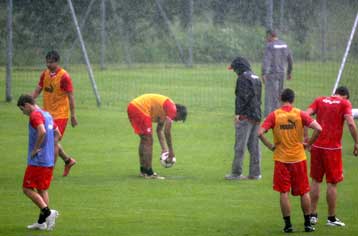 Αναβάλλεται πιθανότατα το φιλικό του Ολυμπιακού