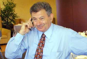 Εμπρηστικός μηχανισμός εξερράγη στο γραφείο του Σήφη Βαλυράκη