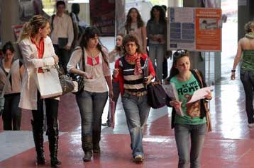 Πιο χαλαρές οι νέες αποφάσεις του ΥΠΕΠΘ για τους όρους λειτουργίας των κολεγίων