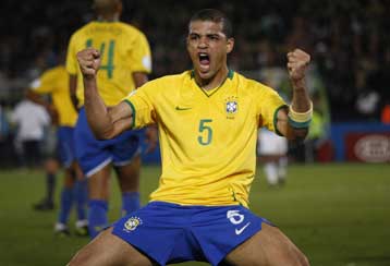 Η Γιουβέντους βρίσκεται κοντά στον Φελίπε Μέλο της Φιορεντίνα