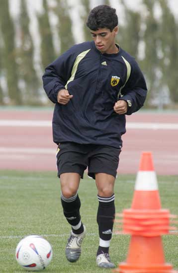 Στην τελική ευθεία για δεξί μπακ και Λεονάρντο η ΑΕΚ