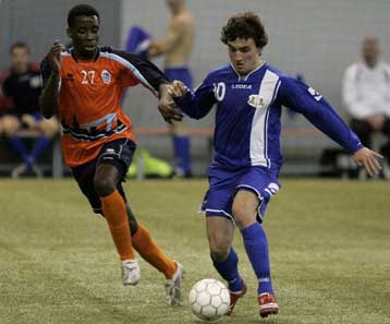 Ο Πανθρακικός παίρνει τον Καμερουνέζο στόπερ, Αλεξίς Ν Γκαμπί