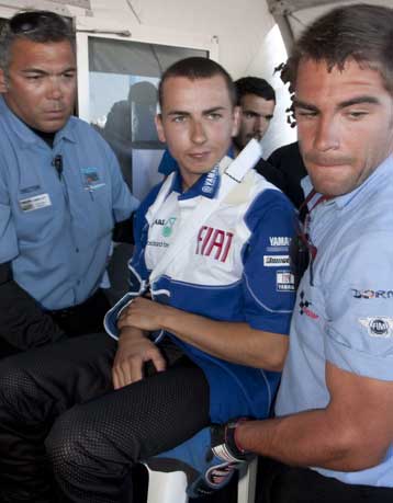 Pole και πτώση για Λορένθο, ατύχημα και για τον Στόνερ