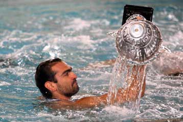 Στον Ολυμπιακό θα κρεμάσει το… σκουφάκι του ο Χατζηθεοδώρου