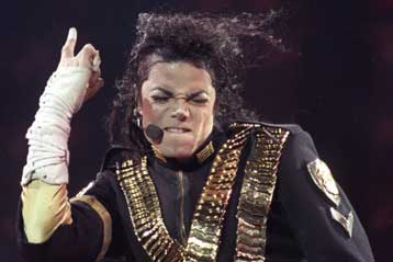 Οικογένεια και θαυμαστές αποχαιρετούν τον Μάικλ Τζάκσον