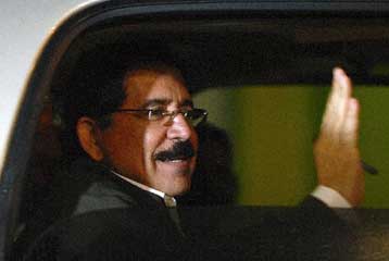 Στις ΗΠΑ για να συναντηθεί με τη Χίλαρι Κλίντον ο Μανουέλ Σελάγια