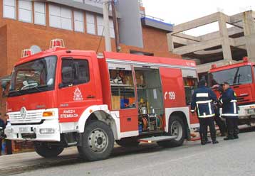 Μεγάλη πυρκαγιά σε αποθήκες στον Ασπρόπυργο