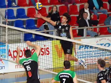 Ο Αρμενάκης επέστρεψε στην ΕΑΠ με συμβόλαιο ενός χρόνου