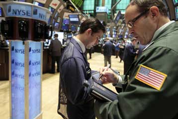 Σε αρνητικό έδαφος οι δείκτες στη Γουόλ Στριτ και την Ευρώπη