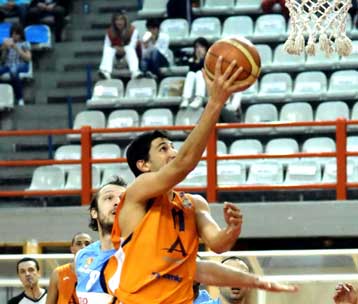 Ξανά με τον Μπαρτζώκα ο Μπατής, που υπέγραψε στο Μαρούσι