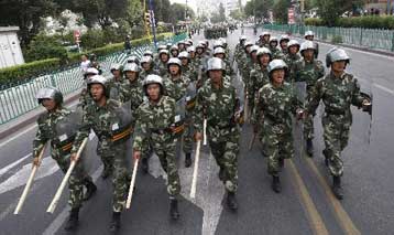 Αντιμέτωποι με ισχυρές αστυνομικές δυνάμεις οι Ουιγούροι