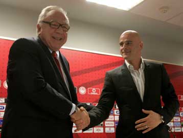 Τετ-α-τετ Κόκκαλη-Κετσπάγια για τα μεταγραφικά θέματα