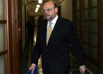 Αναδίπλωση της κυβέρνησης για την πρόταση Παπανδρέου περί «αμνηστίας»