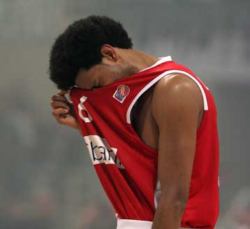 Απομακρύνονται Πάρκερ, ΜακΙντάιρ από τον Ολυμπιακό, κοντά στην παραμονή ο Τσίλντρες