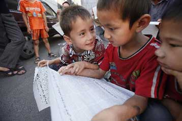 Ξαναβρίσκει τους ρυθμούς της η κινεζική πόλη Ουρουμτσί μετά τις ταραχές