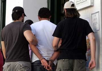 Προφυλακιστέοι άλλοι πέντε της «συμμορίας των δεκαέξι»