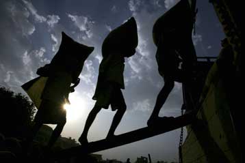 Δέσμευση της G8 για χορήγηση 20 δισ. δολαρίων σε επισιτιστική βοήθεια