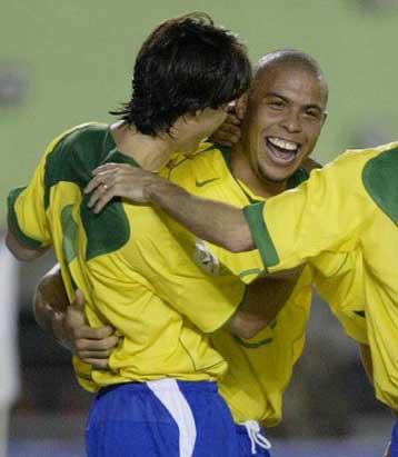 O Ρονάλντο κέρδισε τον Κακά στις καρδιές των Βραζιλιάνων