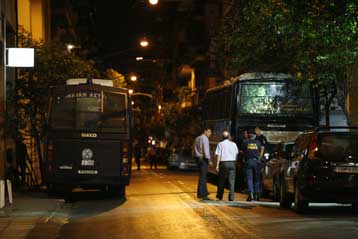 Πυροβολισμός κατά διμοιρίας των ΜΑΤ στο κέντρο της Αθήνας