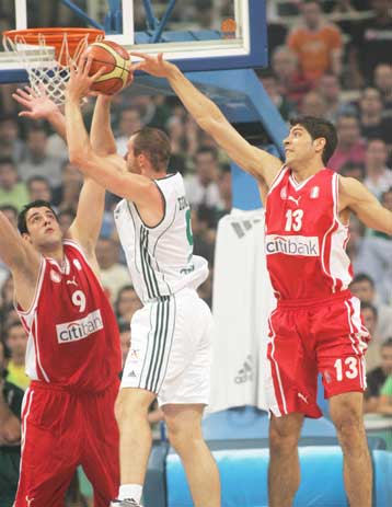 «Φλερτ» Ολυμπιακού με Σισκάουσκας αν φύγει ο Τσίλντρες