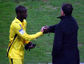 Ανεπιθύμητος στην ΑΕΚ δήλωσε ο Εντίνιο και αποκάλυψε ότι φέρνει πρόταση 2 εκατ. ευρώ