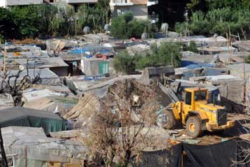 Κατεδάφιση του καταυλισμού των μεταναστών στην Πάτρα