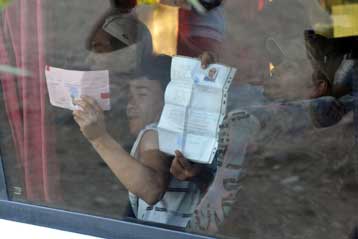 Αντιδράσεις προκάλεσε η κατεδάφιση του καταυλισμού μεταναστών στην Πάτρα