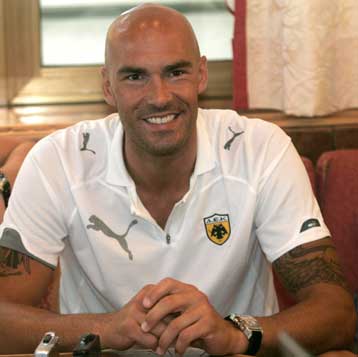 Διαψεύδει σενάρια αποχώρησής του από την ΑΕΚ ο Μαϊστόροβιτς