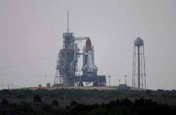 Αναβλήθηκε η εκτόξευση του διαστημικού λεωφορείου Endeavour