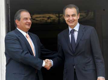 Η παράνομη μετανάστευση στην ατζέντα των επαφών του πρωθυπουργού στη Μαδρίτη