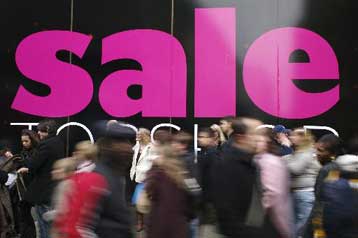 Οι παγίδες που πρέπει να αποφύγουμε για να μην βγούμε «χρεωμένοι» από τις εκπτώσεις