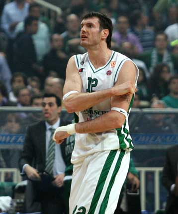 Ο Λαβρίνοβιτς ανανέωσε τη συνεργασία του με τη Σιένα