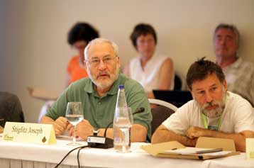 H οικονομική κρίση στο επίκεντρο του Συμποσίου της Σύμης