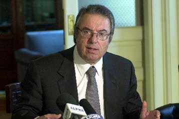 Μείωση κατά δύο ώρες του διδακτικού χρόνου προτείνει ο Γ.Μπαμπινιώτης