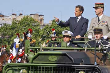 Την Ημέρα της Βαστίλλης γιορτάζει η Γαλλία μετά από νύχτα επεισοδίων