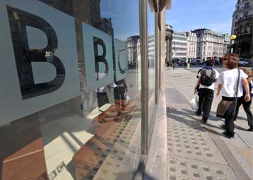 «Παγώνει» το BBC τα μπόνους διευθυντικών στελεχών του
