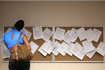 Για συνέχιση της αύξησης της αμερικανικής ανεργίας προειδοποιεί ο Ομπάμα