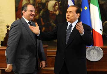 Μετανάστευση και ενεργειακές συμφωνίες στη συνάντηση Καραμανλή-Μπερλουσκόνι